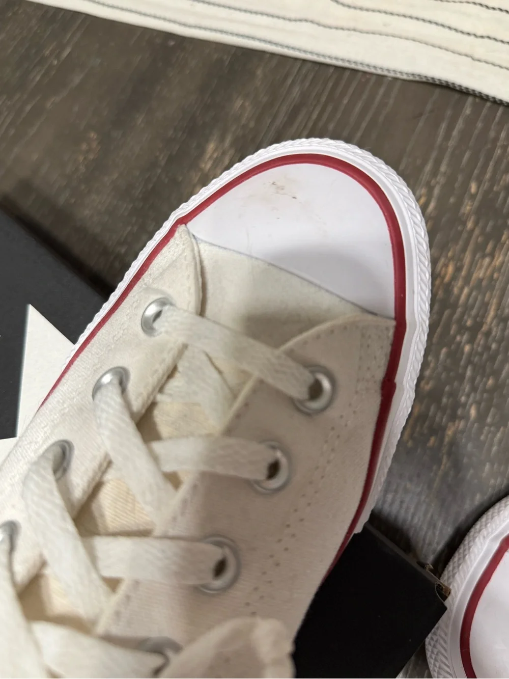 Converse Kids Low Top Canvas Sneakers White w/ Red Trim Size 7 fits women 7.5/8